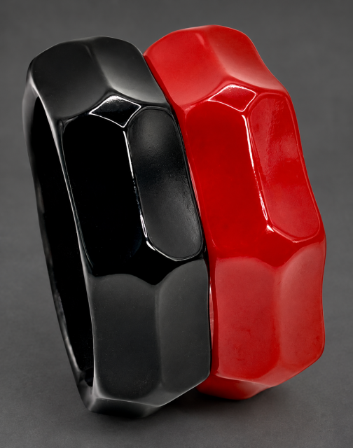 BB310  one inch wide black & red scoop carved octagon shaped bakelite bangles